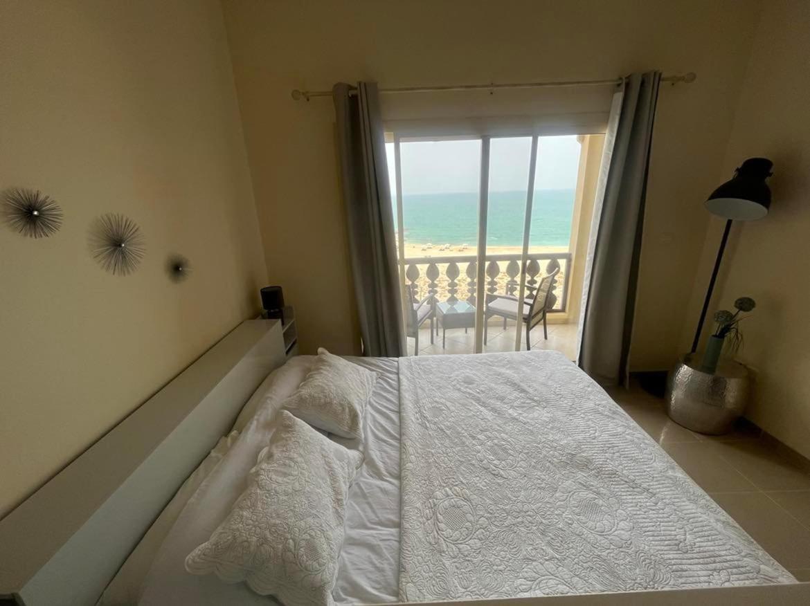 Beach Front Escape Apartment Рас ал Хайм Екстериор снимка
