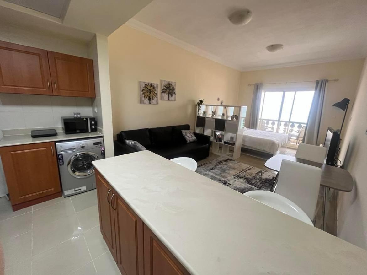 Beach Front Escape Apartment Рас ал Хайм Екстериор снимка