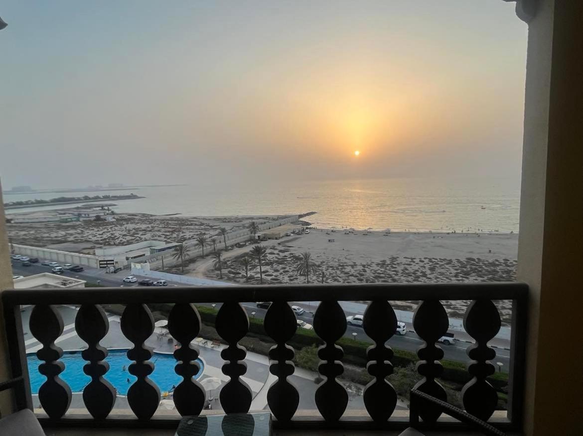 Beach Front Escape Apartment Рас ал Хайм Екстериор снимка